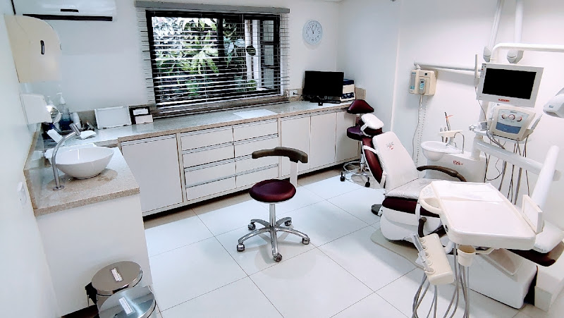 Foto 2 de Martin Odontologia Integrada Implantes dentários Curitiba