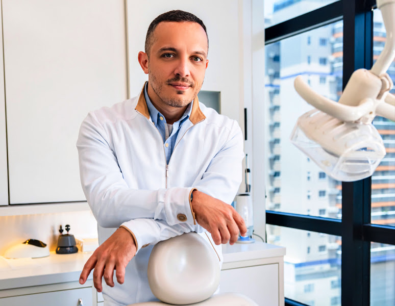 Foto 2 de Mauro Lefrançois Odontologia | Dentista em Niterói | Restauração em Resina | Implante Dentário | Restauração de porcelana