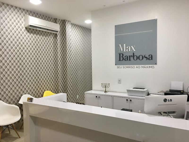 Foto 2 de Max Barbosa Odontologia - Dentista em Luziânia