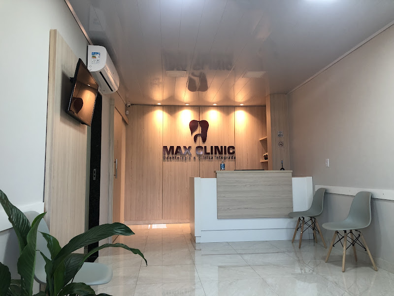 Foto 3 de Max Clinic
