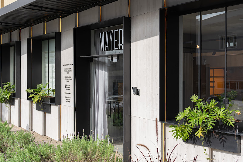 Foto 2 de Mayer Odontologia / Facetas de Porcelana / Lentes de Contato Dental / Implante Dentário / Harmonização