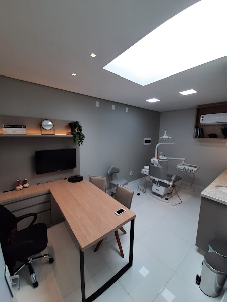 Foto 2 de MCM Odontologia | Implantes dentários | Prótese protocolo | Dentista em Blumenau