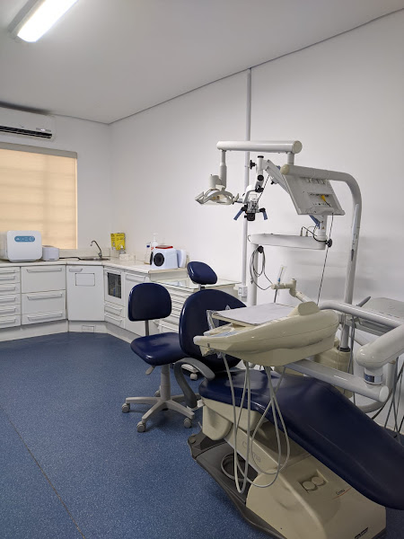 Foto 2 de Michele Moura - Endodontia Microscópica