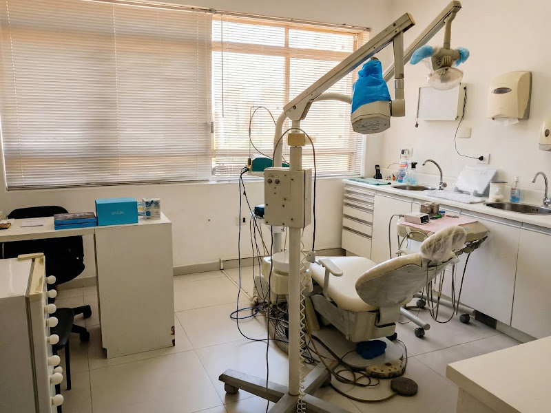 Foto de Moderno Odontologia - Ortodontia Estética | Harmonização Facial | Endodontia | Dra. Paula Moderno | Jardim Paulista - SP