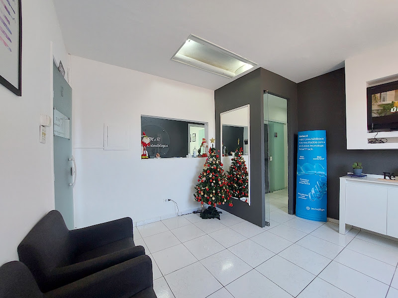 Foto 4 de MR Odontologia dentista na praça da árvore.