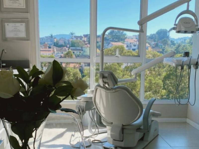 Foto 3 de Mrocha Odontologia - Implante / Canal / Lentente de contato dental/ Aparelho) - Alphaville/ Barueri (Sp). Dentista