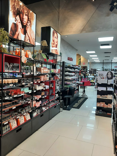 Foto 3 de Mundo do Cabeleireiro Shopping Patteo: Produtos de Beleza, Maquiagem, Olinda PE