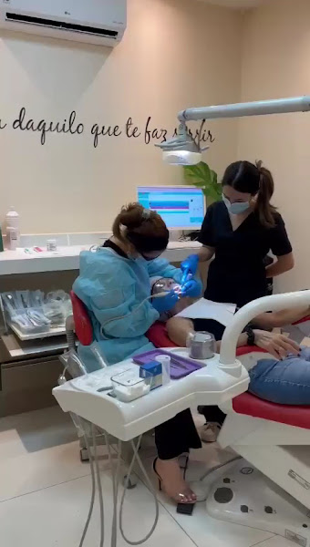 Foto 3 de Nathalia Bovo | Lentes em Porcelana - Alinhadores - Implantes e Harmonização facial em Indaiatuba