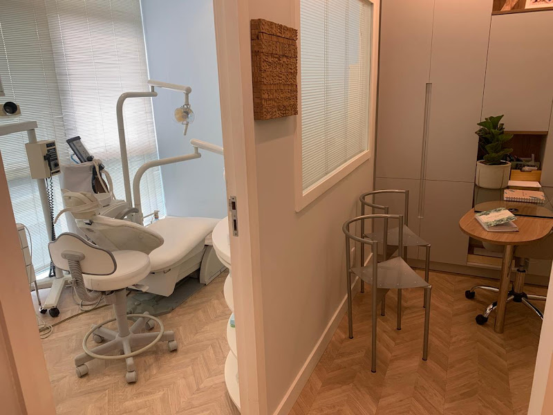 Foto 2 de Neumann Odontologia - Dra. Marli Suzana Neumann e Dra. Karine Neumann Coimbra Ulrich