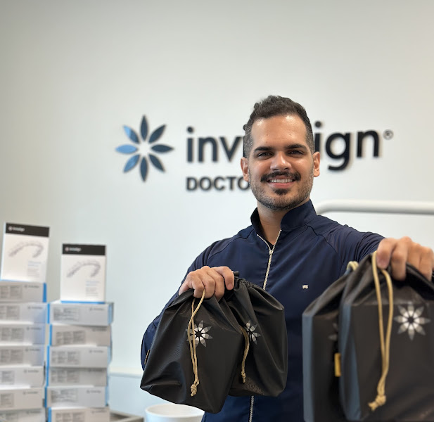 Foto 2 de Occluse Odontologia e Estética Facial - Dr. Erick Rabelo - Ortodontista