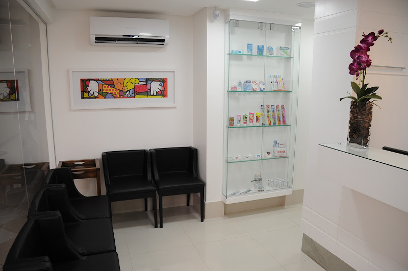 Foto 3 de Odonto Center | Implante Dentário | Invisalign | Clareamento Dentário | Facetas Resina | Facetas Porcelana