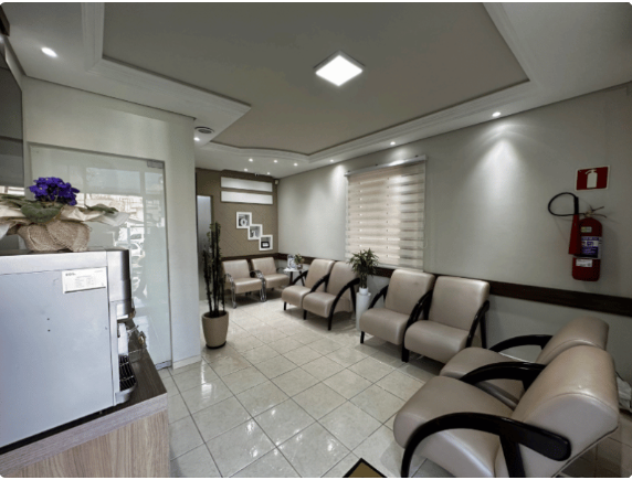 Foto 3 de Odonto Total Curitiba - Somos Especialistas em Implante Dentário, Ortodontia, Próteses e Estética dental.