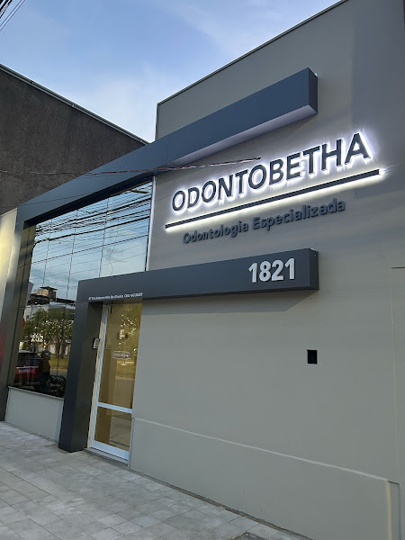 Foto 2 de OdontoBetha Ipatinga/ Implantes/ Facetas/ Próteses
