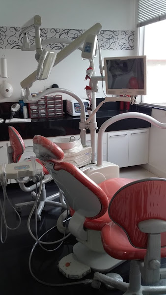 Foto 2 de Odontoestética - Dra Lúcia Coelho