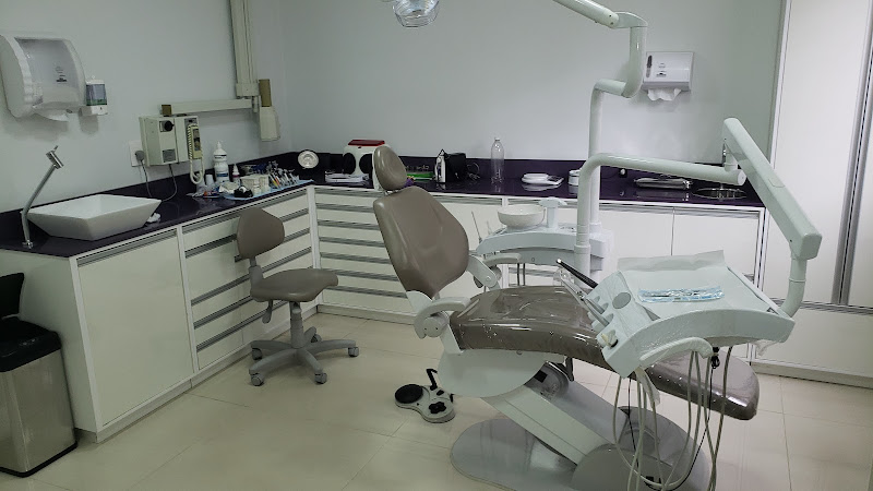 Foto 2 de Odontologia, Aloizio Azevedo, dentista, clinica odontológica, plantão odontológico.