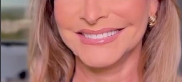 Foto 3 de Odontologia Andréia Pinheiro | Estética | Facetas | Clareamento dental