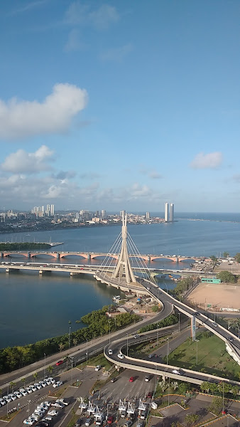 Foto 3 de ODONTOLOGIA Carolina Serra & Guilherme D'Amorim & Eugênia Meira