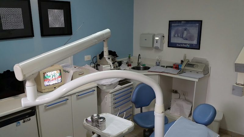 Foto 2 de Odontologia - Dr Francisco B. A. Neto, Ortodontista/Clínico-geral.