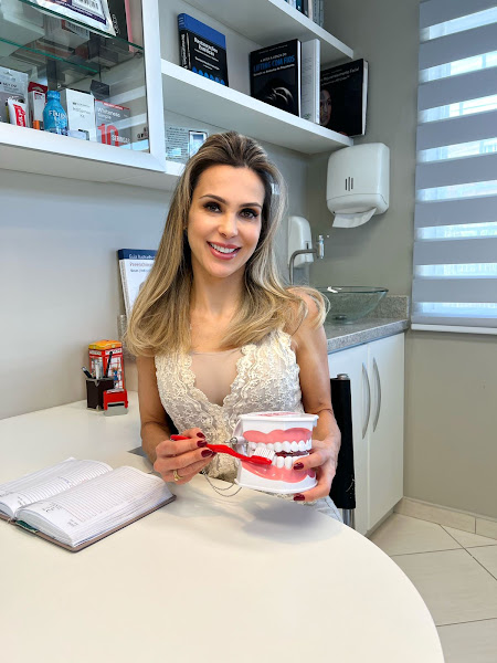 Foto 2 de Odontologia Dra. Carla Tramontina - Implantes Dentários e Prótese em Curitiba