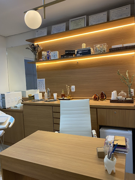 Foto 2 de Odontologia e Estética | Prótese | Especialista em Implante Dentário - Dra. Adriana