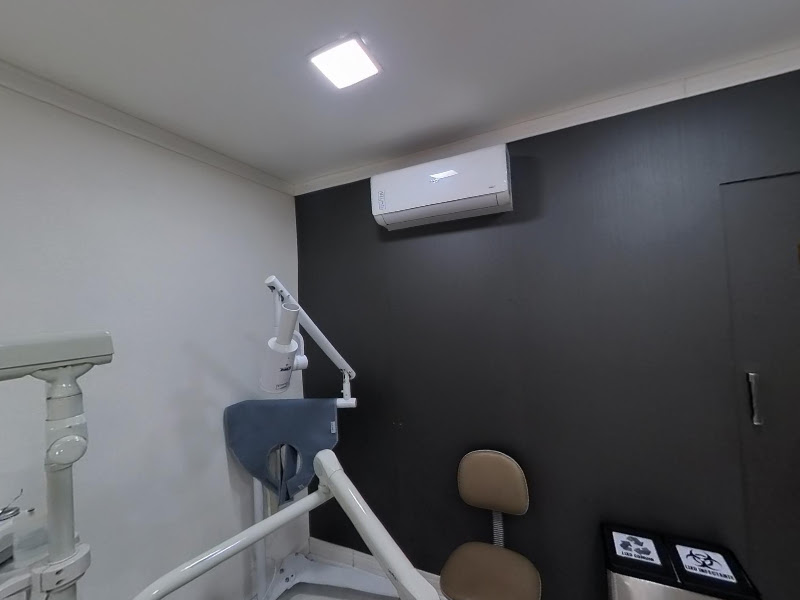 Foto 3 de Odontologia em Colombo - Dra. Celiane Alves | Prótese Dentária | Restaurações | Cirurgias: Implante Periodontia | Urgência