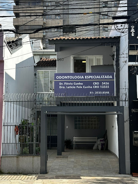 Foto 2 de Odontologia Especializada Dr. Flávio Cunha e Dra. Letícia Feix Cunha | Dentista Menino Deus | Implante Dentário | Invisalign