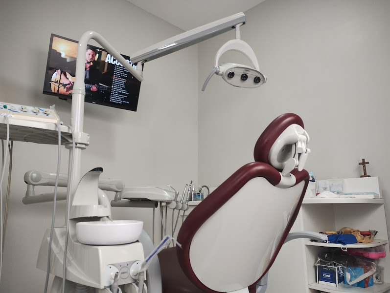 Foto 2 de Odontologia Especializada Dr. Herberth Madureira Paes Landim periodontista e dra Sandy Magalhães A. Landim endodontista