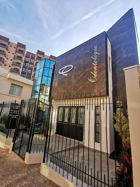 Foto 2 de Odontologia Especializada - Dra. Magda Hermeto, Dr. Fernando César Soares e Dr. Marcello H. Soares