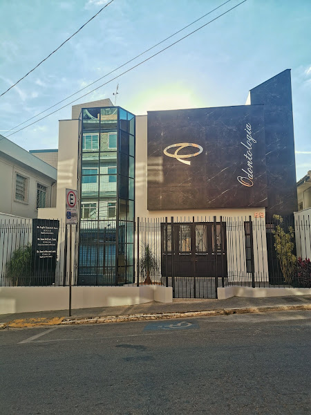 Foto 3 de Odontologia Especializada - Dra. Magda Hermeto, Dr. Fernando César Soares e Dr. Marcello H. Soares