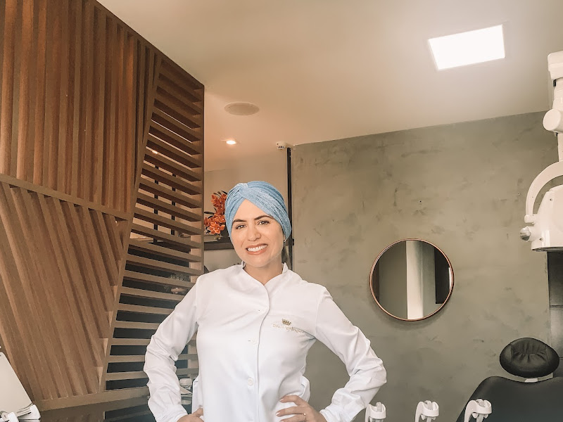 Foto 2 de Odontologia especializada em Santos. Dra Anália Roberta Valdeger em Santos.