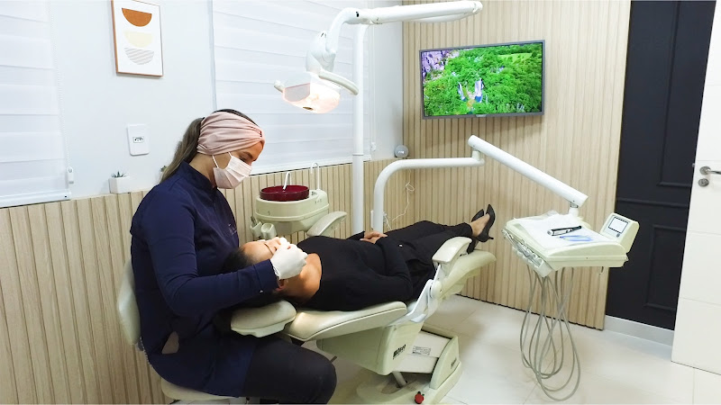 Foto 2 de Odontologia Estética - Dentista Andrielle da Rosa