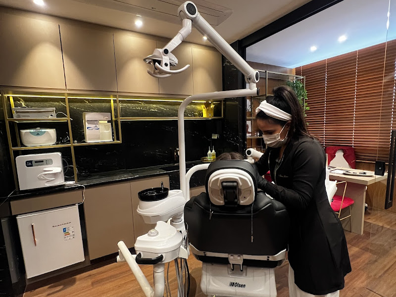 Foto 2 de Odontologia Estética Dr. Carlos Recife