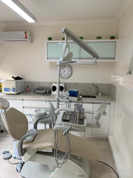 Foto 2 de Odontologia Estética e do Esporte Dra. Claudia Pereira Lima