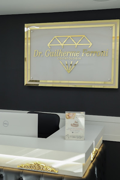 Foto 2 de Odontologia Estética - Implantodontia | Dr. Guilherme Ferroni