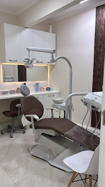 Foto 2 de Odontologia Restauradora e Preventiva - Dra. Daiane Gil e Dra. Patrícia Lins