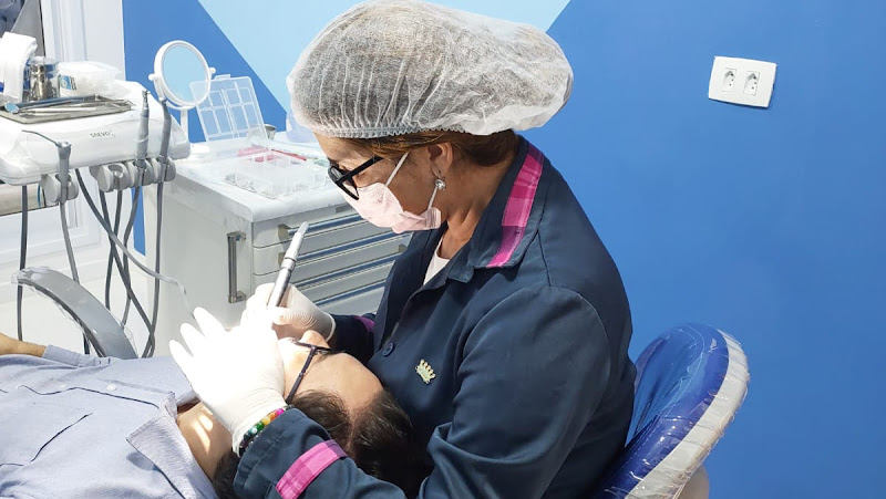 Foto 2 de Odontologia /Saúde e bem estar Dra Lourdes S.Pereira