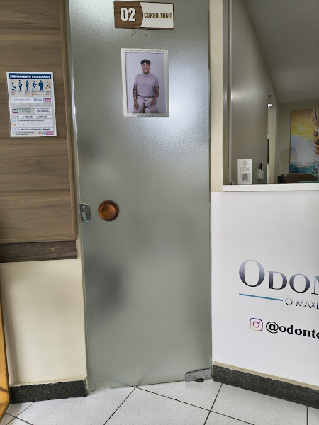 Foto 3 de ODONTOMAX - Nathália Duarte (CRO-40548) - Implante, Aparelho, Clareamento, Prótese