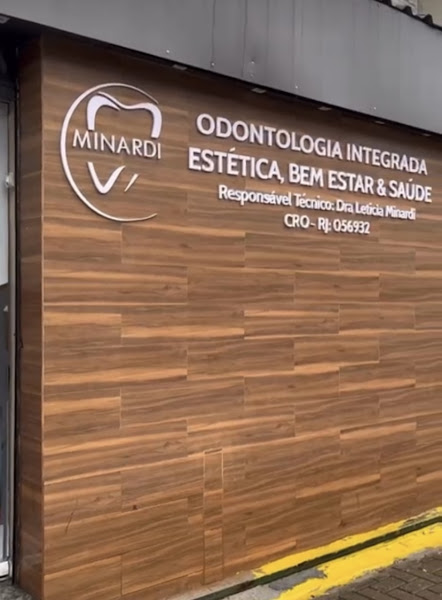 Foto 2 de ODONTOMINARDI | CIRURGIAS ORAIS | FRENECTOMIA