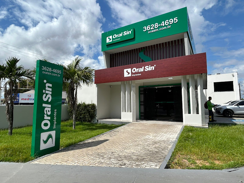 Foto 2 de ORAL SIN IMPLANTES DENTÁRIOS | DENTISTA EM BOA VISTA | CENTRO