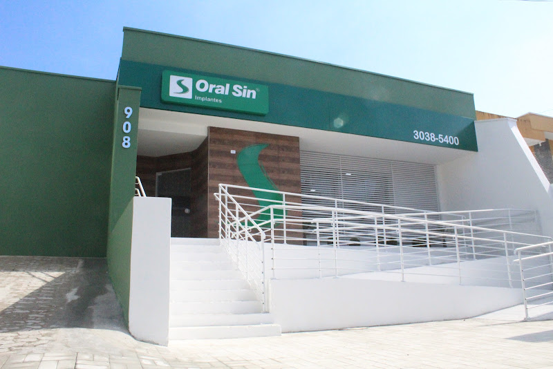 Foto 2 de ORAL SIN IMPLANTES DENTÁRIOS | DENTISTA EM PARANAGUÁ | COSTEIRA