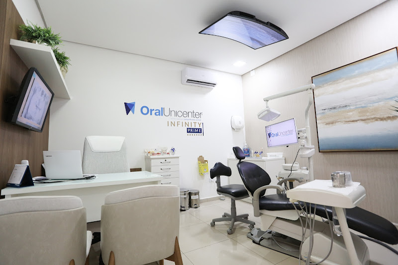Foto 3 de Oral Unicenter | Implante Dentário | Invisalign | Umuarama - PR