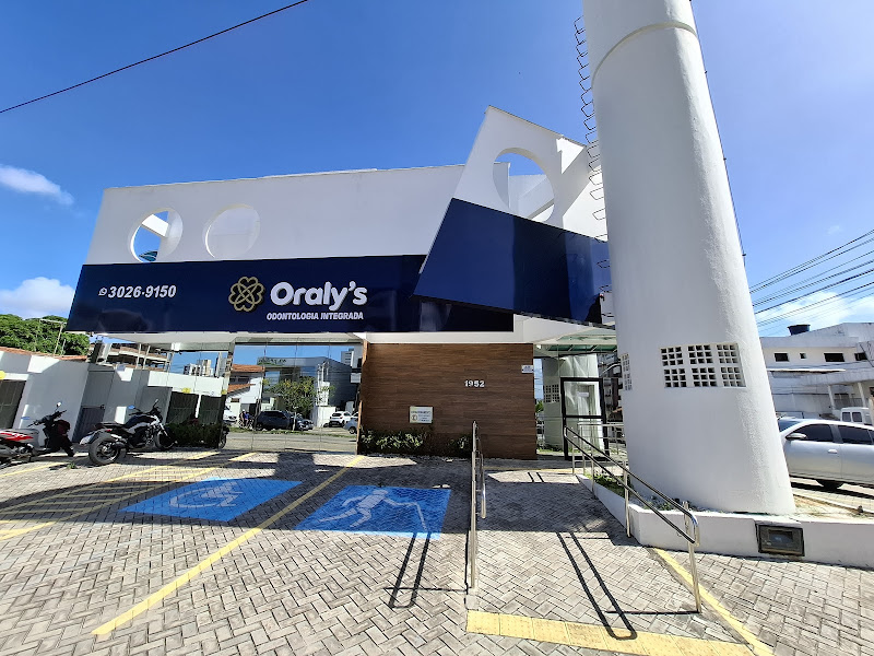 Foto de Oraly's Odontologia Natal | Implantes Dentários | Prótese Protocolo | Lentes