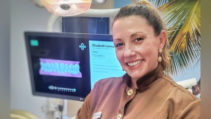 Foto 2 de Ortodontia com alinhadores - Dra. Ana