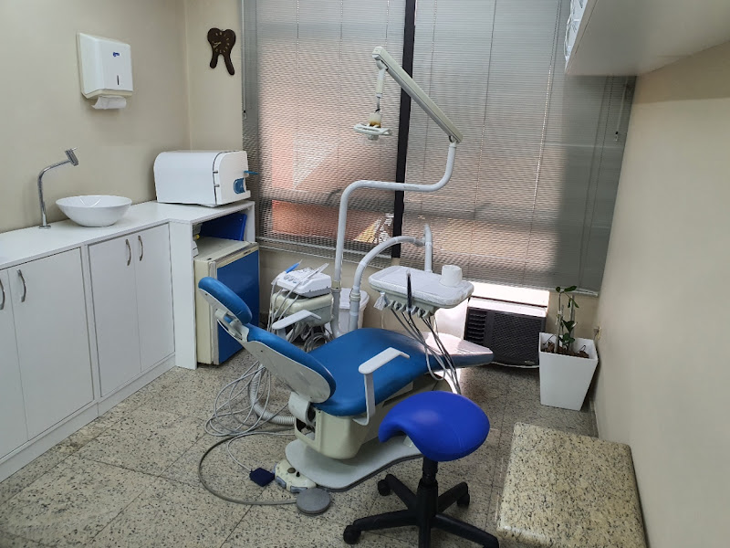 Foto 3 de Ortodontia Curitiba - Arnaldo Hayashi