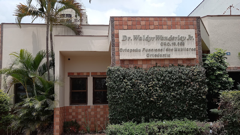 Foto 2 de Ortodontia - Dr. Waldyr Wanderley Junior