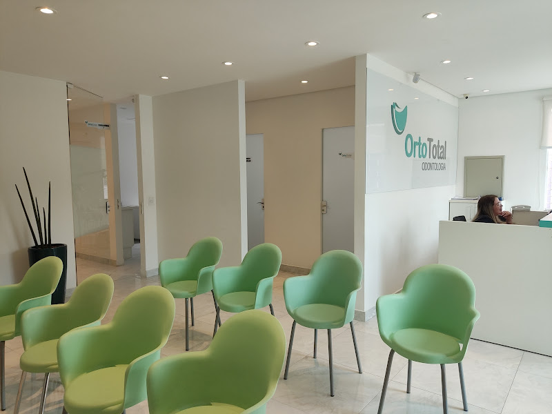 Foto 3 de OrtoTotal Odontologia | Ortodontia | Implante Dentário | Dentista em Novo Mundo | Curitiba - PR