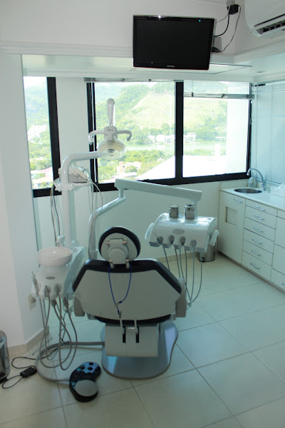 Foto 2 de Parnasse Clínica Odontológica e Cirurgia Maxilofacial LTDA