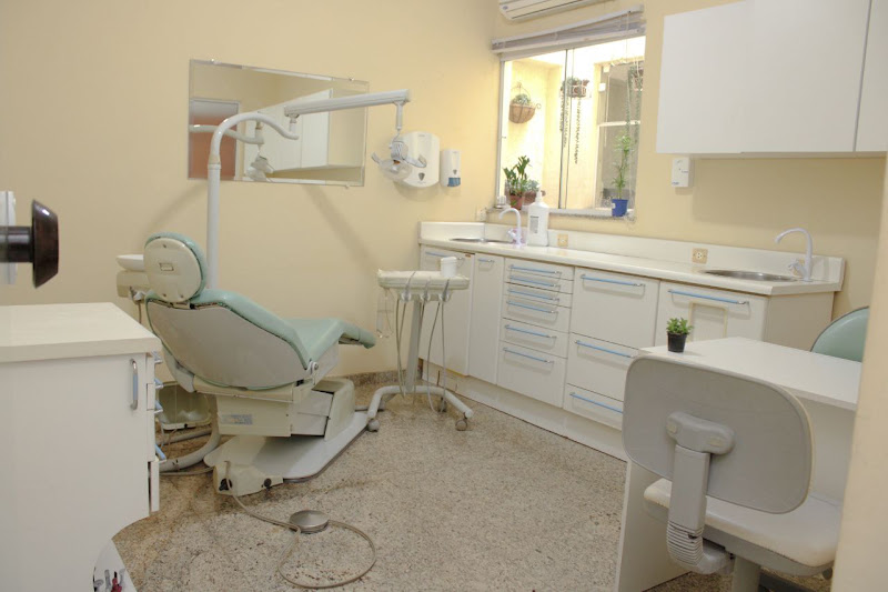 Foto 2 de periodontista atibaia - Dentista Renata Matuoka