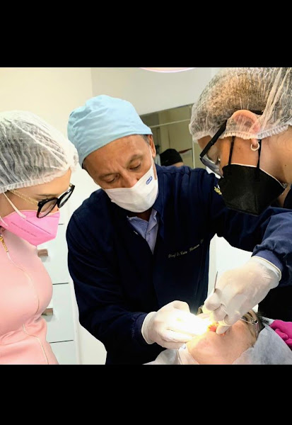 Foto 2 de Periodontista em Santos- Dr. Caio Roman Torres