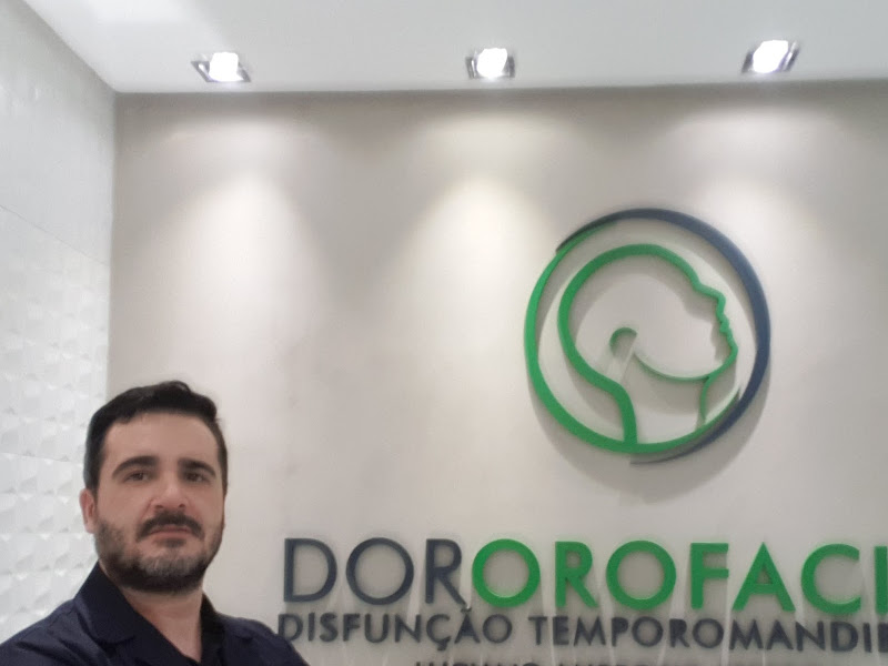 Foto de Prof Dr Luciano Ambrosio Ferreira - DOR OROFACIAL - DTM - RONCO - APNEIA